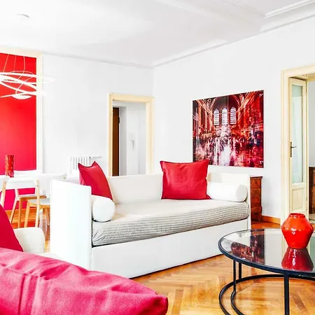 Exclusive 3 Bedrooms In Brera Apartment *