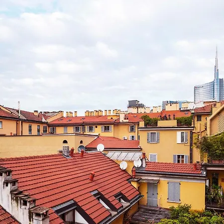 Exclusive 3 Bedrooms In Brera Apartment *